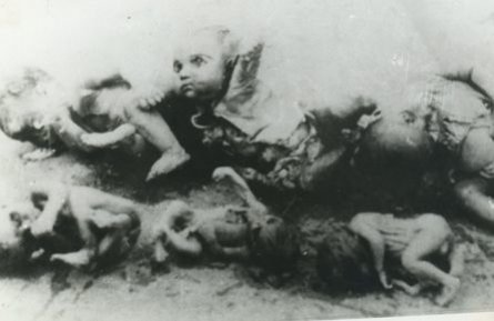 抗日戰(zhàn)爭(zhēng)時(shí)期駐青日軍刨腹挖眼的中國(guó)嬰兒_副本.jpg